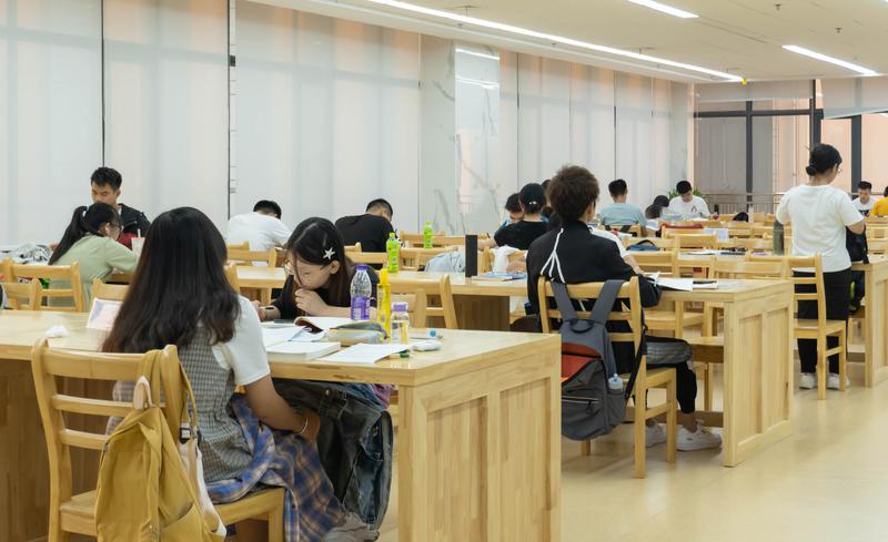 东安格利亚大学的公共政策与事务解析